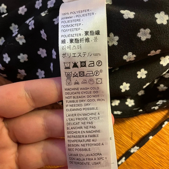 Levi’s NWT Deliah Simple Daisy Caviar Black/White Floral Smocked Cami Tie Strap - Picture 9 of 16